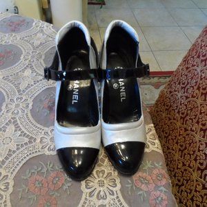 CHANEL Silver Grey/Black Lamb Leather Covertible Mary Jane Pumps Size 36B